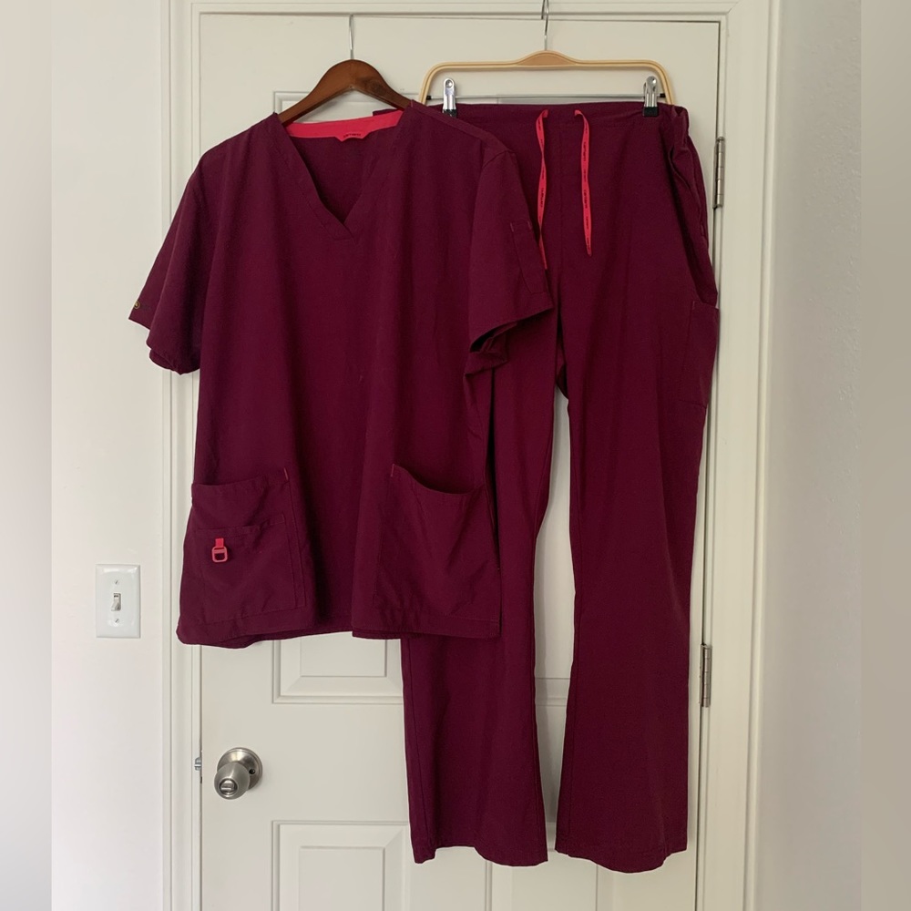 Carhartt Cross-Flex Utility Scrub top and bottoms